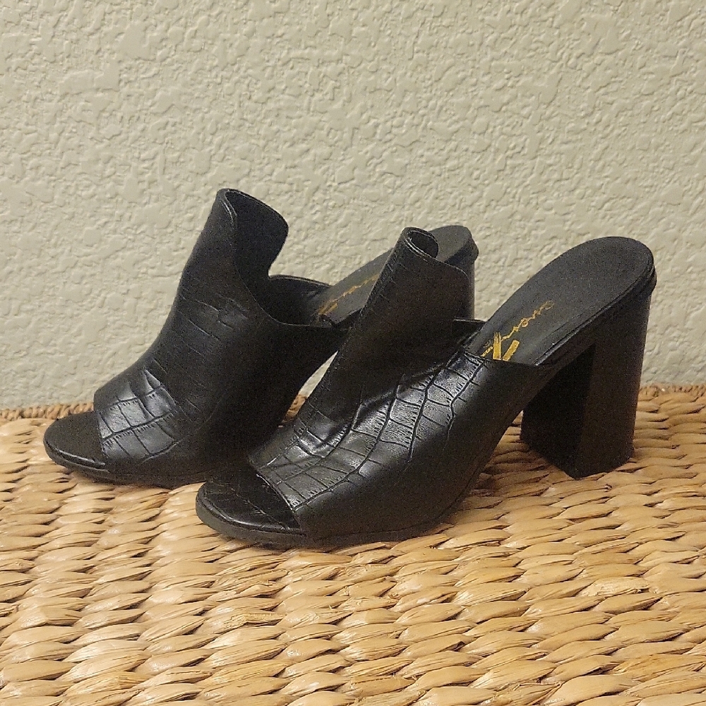 Seven7 Black Croc-Embossed Open-Toe Mules